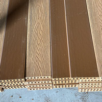 Carreaux de terrasse en bois composite WPC imperméables à l'humidité pour une utilisation en extérieur