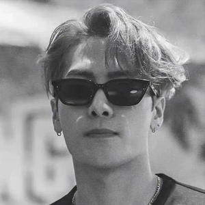 แจ็คสัน หวัง จีเอ็มแว่นกันแดดผู้ชายทรงแคทอายสไตล์เรโทรกรอบพลาสติกสีดำเลนส์พีซี ยูวี 400 ประเภทการป้องกัน 3 ประเภทแว่นกันแดด - Product Image 1