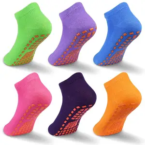 Venta al por mayor logotipo personalizado agarre Yoga Aprendizaje Temprano calcetines de piso antideslizante algodón silicona bebé trampolín Calcetines