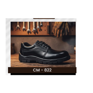 Chaussures de sécurité modernes en cuir véritable pour hommes, construction robuste, semelle solide, à lacets, style industriel, pour le travail quotidien, design classique - Product Image 3