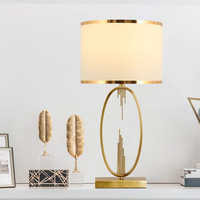 Lampe de table en métal doré de luxe, lampe de chevet décorative moderne pour chambre à coucher, hôtel, villa, salon, décoration intérieure
