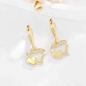 2025 exquis de haute qualité mode coeur pendentif 14k cuivre plaqué or incrusté Zircon tenue quotidienne boucles d'oreilles en laiton bijoux pour femmes - Product Image 1