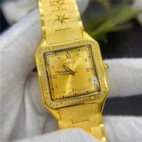 Montre pour homme 24K or carré grand cadran européen rétro sculpté diamants cristal montres dame bracelet en laiton luxe haute qualité 2023