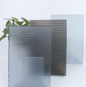 Panneau de verre décoratif gaufré à motif nid d'abeille en gris clair et noir, polyvalent pour les cloisons intérieures et la décoration de meubles - Product Image 4