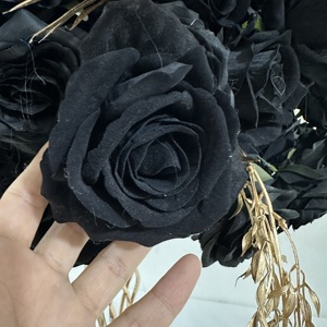 IFG 2023 nouveau design 50cm 80cm <span class=keywords><strong>boule</strong></span> de fleur noire de mariage avec <span class=keywords><strong>plume</strong></span> d'autruche noire et décor de feuilles d'or - Product Image 3