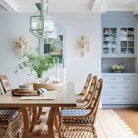 Cuisine sur mesure en bois de contreplaqué bleu français moderne avec îlot central en forme de Nakajima, armoire suspendue