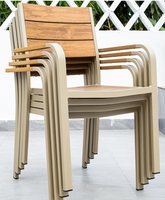 Ensemble de table et de chaises de patio en aluminium et composite bois-plastique personnalisé pour l'extérieur, idéal pour les salons de thé, les cafés et les restaurants