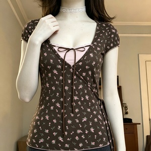 T-shirt tricoté décontracté pour femme, été 2026, couleur unie, effet double couche, avec dentelle latérale et lien de serrage à la taille, amincissant, écologique - Product Image 3