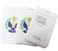 Porte-badge rétractable blanc personnalisé Kofei avec pochette verticale en plastique étanche pour cartes d'identité et de visite, sans fermeture