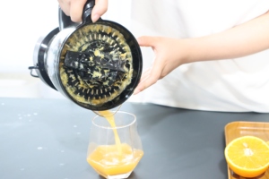 Presse-agrumes léger 25 40W à double sens de rotation, 2 cônes, capacité de 1L, matériau PP AS, cordon d'alimentation de 1m, pièces détachables - Product Image 2