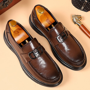Mocasines de cuero informales de negocios con punta redonda para hombre, zapatos sin cordones de suela suave negros para oficina y carrera, para jóvenes de 18 a 40 años - Product Image 2
