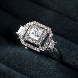 Anello da donna in stile nuziale placcato oro bianco a doppio strato con zirconi cubici - Product Image 3