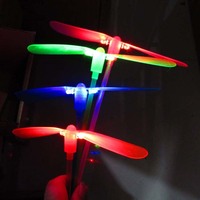 Jouets lumineux LED, libellules en bambou clignotantes, hélices en plastique à friction manuelle, électroniques, cadeau pas cher pour enfants, décoration de fête