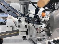MACHINE DE COUPE ET D'INSERTION DE GLISSIÈRE EN NYLON CFC EN PLEINE AUTOMATIQUE