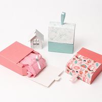 Mini boîte cadeau carrée portable en papier avec pelliculage mat, couleurs personnalisées, design de dessin animé pour emballage cosmétique, anniversaire, fête prénatale