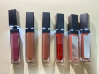 Tube de Gloss Végétalien Brillant en Gros Avec Miroir et Lumière LED, Rouge à Lèvres Liquide Mat Haute Pigmentation Sous Marque Privée