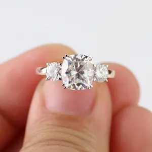 Trung Quốc Xưởng Sản Xuất Provence Thẩm Mỹ Thiết Kế 3 Đá Prong 14K Rose Gold Moissanite Nhẫn Cưới