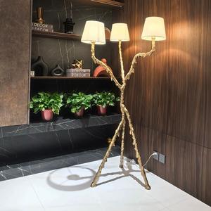 Lampe sur pied Ines <span class=keywords><strong>Edra</strong></span> en laiton Design moderne nordique à trois pieds pour salon, chambre à coucher, bureau, villa - Product Image 4