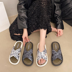 Pantuflas de gamuza suave de alta gama, aptas para uso en interiores y exteriores, pantuflas de invierno para mujer, cómodas y afelpadas, con función antideslizante. - Product Image 5