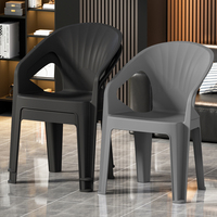Chaise empilable en plastique à accoudoirs Xingsheng Factory, robuste, pour usage domestique, restauration, extérieur, restaurant, marché
