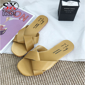 Estate nuove pantofole incrociate piatte parola antiscivolo trascinano la versione con fondo morbido della semplice pianura impermeabile selvaggia - Product Image 2