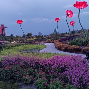 Scultura Astratta di Rosa in Metallo Verniciato Rosso di Alta Qualità Vincentaa - Product Image 4