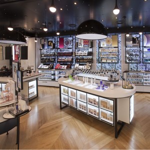 Fabrika kaynaklı güzellik kozmetik özel Logo baskı seçeneği için makyaj malzemesi teşhiri raf - Product Image 1