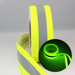 Tira de seguridad de advertencia ignífuga amarilla <span class=keywords><strong>fluorescente</strong></span> de tipo perforado, cinta reflectante para coser para ropa contra incendios - Product Image 1