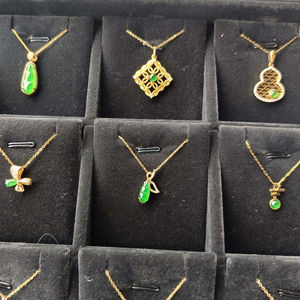 Delicado Colgante de Jade Natural de Alta Calidad, Jadeíta Helada, Diseño de Calabaza, Oro Blanco de 18K, Clásico - Product Image 6