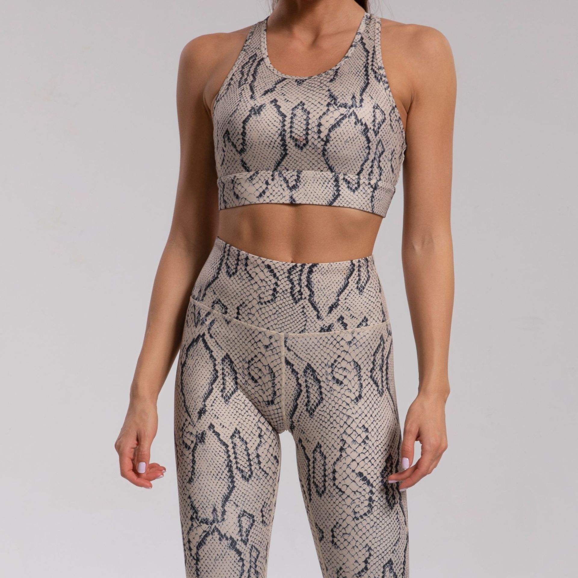 snake skin print(aee4e4)