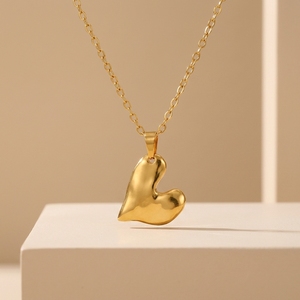 Collana Semplice e Alla Moda con Piccolo Cuore Tridimensionale per Donne, Design Asimmetrico di Alta Qualità con Catena - Product Image 4