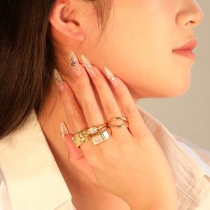 แหวนปรับขนาดได้ประดับเพทายหลากสีสัน ดีไซน์เฉพาะตัว วัสดุสแตนเลสชุบทอง 18K รูปทรงสี่เหลี่ยมและหัวใจ สำหรับผู้หญิง - Product Image 3