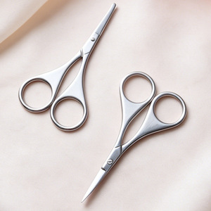 Tijeras pequeñas multifuncionales de acero inoxidable para uso transfronterizo, tijeras de belleza y bordado, recortador de cejas y barba - Product Image 1