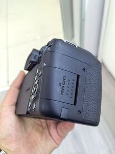 Cámara réflex digital Canon EOS 800D de segunda mano en buen estado de funcionamiento con pantalla táctil abatible - Product Image 1