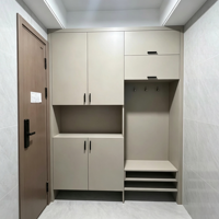 Ensemble de meubles d'entrée sur mesure multifonctionnel : porte-manteau, étagère à chaussures, armoire de rangement avec portes et tiroirs