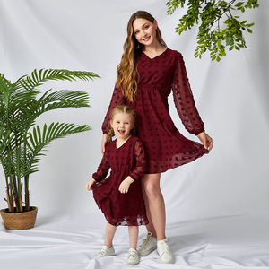 Lindo vestido de vacaciones de madre e hija con cuello en V de manga larga de gasa de estilo europeo y americano para <span class=keywords><strong>padres</strong></span> y niñas - Product Image 2