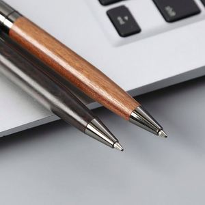 Ensemble cadeau de bureau en bois de rose avec logo personnalisé de luxe, stylo en bois promotionnel personnalisé - Product Image 2