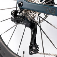 Vélo de route en carbone aérodynamique léger 7,8 kg, frein à disque 700C, groupe hydraulique 13 vitesses, roues en carbone pour la course