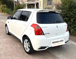 <span class=keywords><strong>Suzuki</strong></span> <span class=keywords><strong>Swift</strong></span> Hatchback 2011 Benzina Automatica, Interni in Pelle Scura, Guida a Sinistra, Pneumatici R16, Trazione Anteriore, Tetto Apribile - Product Image 4