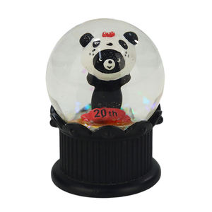 Escultura de <span class=keywords><strong>Panda</strong></span> de Resina de 45 mm, Pintada a Mano, Artística, Personalizada, Modelo de Animal, Adorno de Escritorio con Globo de Nieve, para Decoración del Hogar - Product Image 1