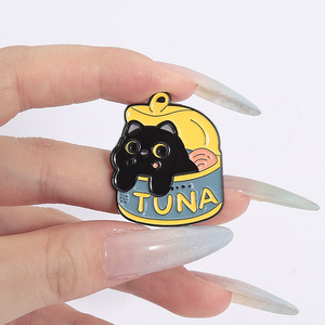 Dibujos animados negro ojos grandes gatos comida enlatada esmalte Pin atún almuerzo salmón enlatado broches solapa insignia joyería regalos para amigos - Product Image 4
