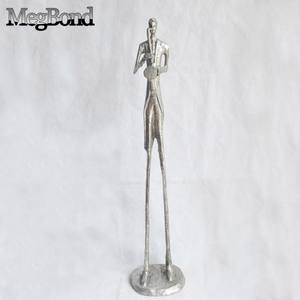 Grande figurine abstraite de saxophoniste musicien en bronze moulé d'aluminium pour musiciens et mélomanes - Product Image 6