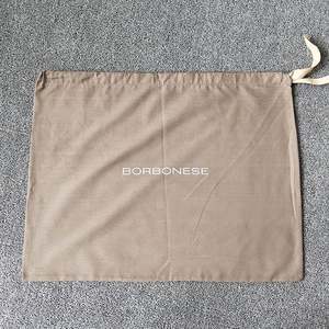 Sacs à poussière pour chaussures en toile de coton avec cordon de serrage, imprimés avec un logo, en gros, sacs à poussière personnalisés pour sacs à main, housses pour sacs à main - Product Image 6