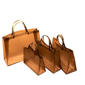 ถุงพรีเมียมพิมพ์โลโก้ บรรจุภัณฑ์หรูหรา ถุงของขวัญกระดาษแบบมีเชือกผูก ผลิตตามสั่ง กันน้ำ กันกระแทก กันฝุ่น สไตล์คริสต์มาส - Product Image 1