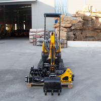 Mini-excavatrice sur chenilles de 1,2 tonne de haute qualité du Shandong avec châssis extensible et certification CE, fonctionnant comme une machine géante.