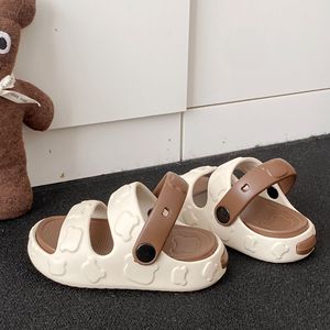Nouvelles chaussures à enfiler pour enfants en EVA - Imperméables, respirantes, tongs de style dessin animé avec semelles épaisses et design mignon - Product Image 3
