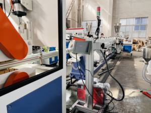 <span class=keywords><strong>Machine</strong></span> à sertir les tuyaux en PVC, <span class=keywords><strong>machine</strong></span> à cintrer les tuyaux en plastique PVC entièrement automatique, <span class=keywords><strong>machine</strong></span> à sertir les tuyaux en UPVC de type R et de type U - Product Image 5