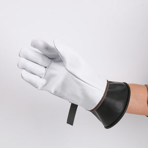 Leggeri e morbidi guanti isolanti in lattice 500V classe a bassa tensione 00 2.5KV testati per la protezione delle mani e del braccio - Product Image 6