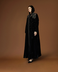 Abaya musulmane maxi à capuche ouverte en velours noir de luxe avec broderie florale LEDUO - Product Image 2