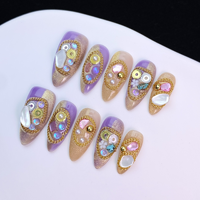 Ongles à presser faits main, violet taro, effet œil de chat doré, chaîne métallique vintage, gemmes et strass, forme amande